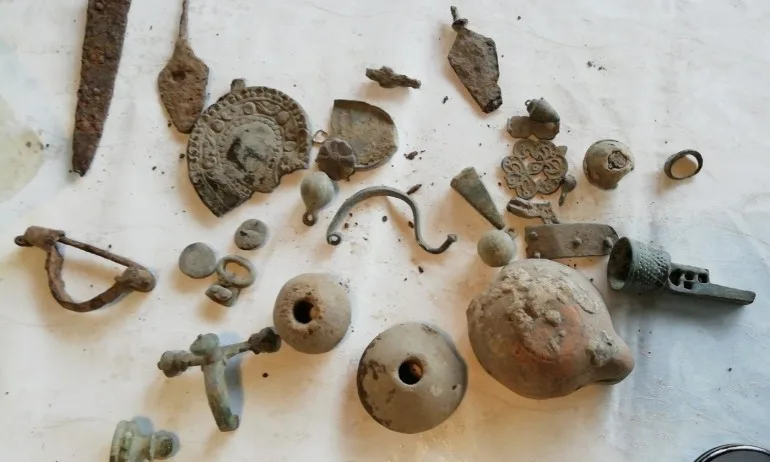 Трима с обвинения за незаконна търговия с културно-исторически ценности - Tribune.bg