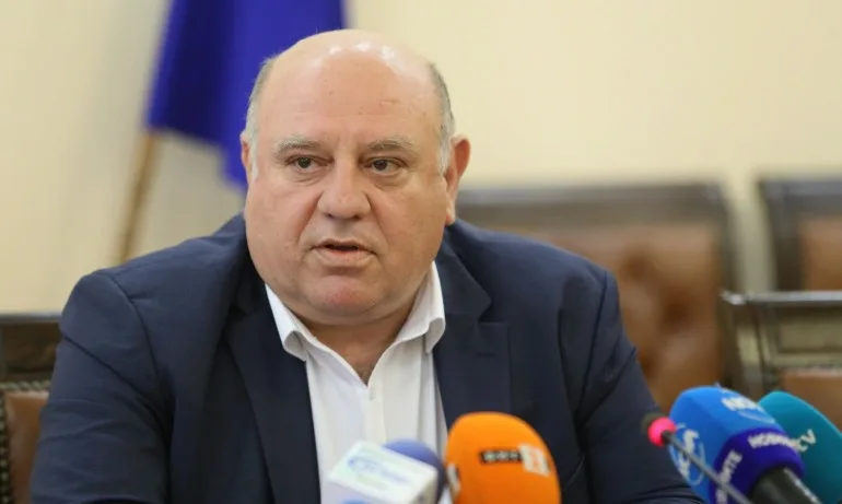 Спряна е операцията по разтоварване на заседналия товарен кораб край Камен бряг - Tribune.bg