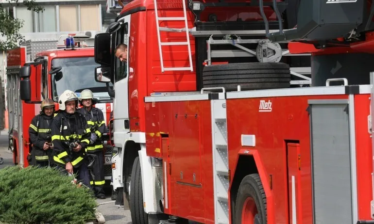 Голям пожар гори в Кремиковци - Tribune.bg