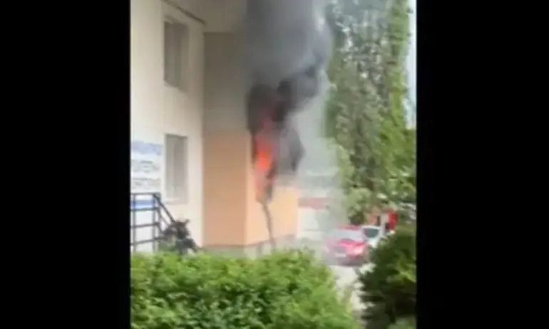 На косъм: Спасиха малки деца от горящ апартамент в кв. Люлин, оставени са сами - Tribune.bg