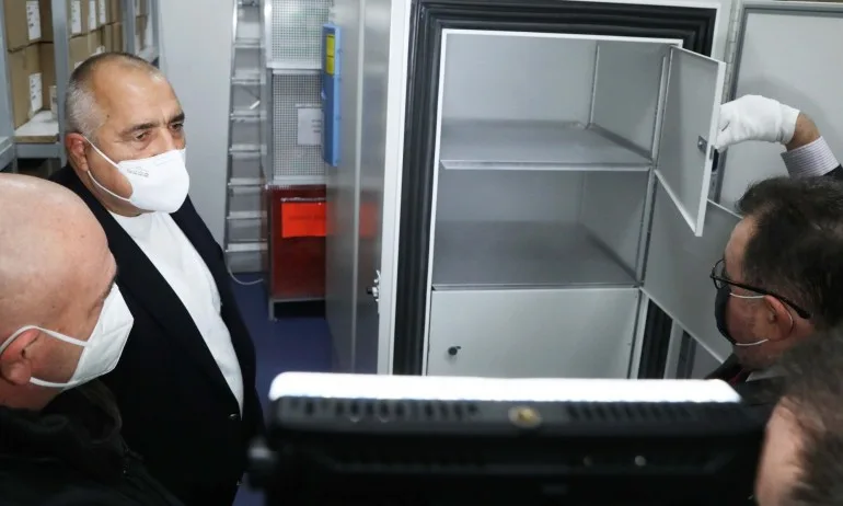 Борисов лично се увери в готовността да посрещнем първата доставка на ваксина срещу COVID-19 - Tribune.bg