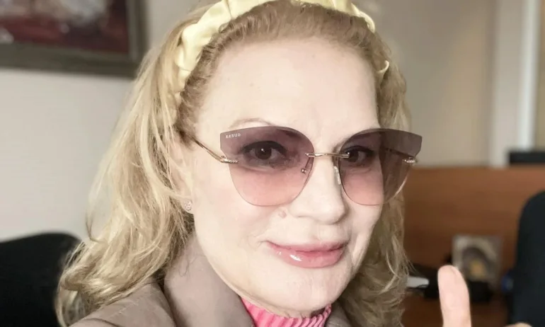 Колтуклиева: Ще запълваме дупките по улиците с безглутенови мъфини и ще мием тротоарите с мача лате - Tribune.bg