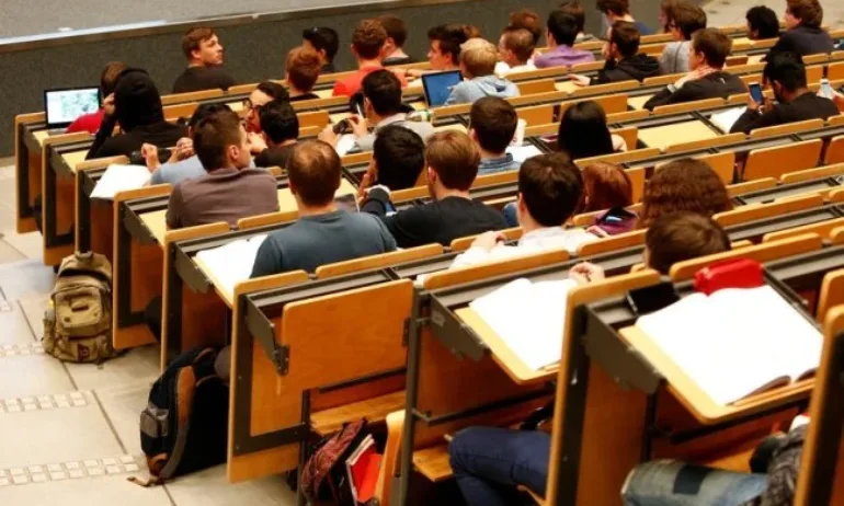 Доходите на младите висшисти се увеличават тройно за последните 10 години - Tribune.bg