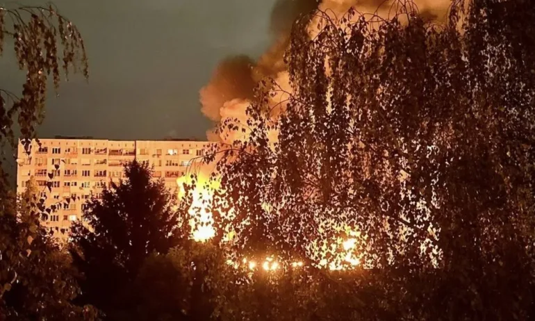 Голям пожар се разгоря в кв. Гоце Делчев в близост до 73 СУ Владислав Граматик. Има жертва - (СНИМКИ/ВИДЕО/ОБНОВЯВА СЕ) - Tribune.bg