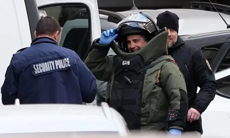 Бомбени заплахи в над 70 училища в цялата страна - Tribune.bg