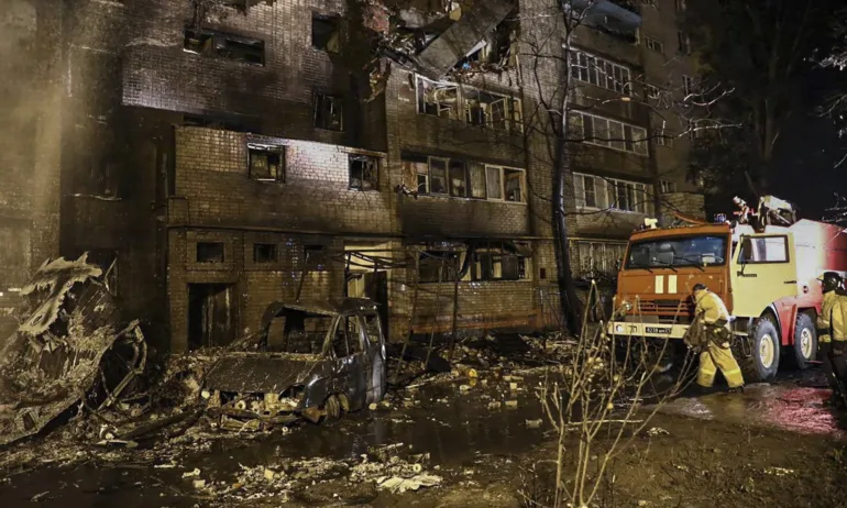 13 жертви, включително деца след разбиването на руски изтребител в жилищен блок - Tribune.bg