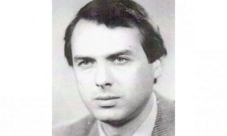 Велизар Енчев донасял на ДС разговорите на съпругата си, шпионирал състуденти - Tribune.bg