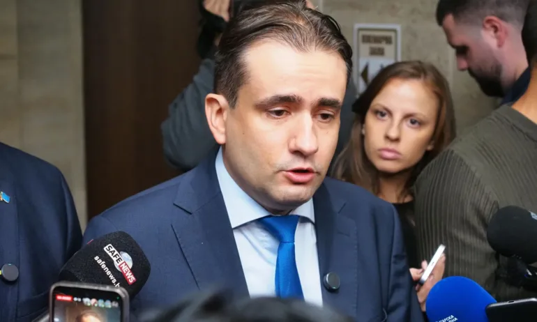 Силвия Томова: Няма спасение за вас, дето всичко ви е превзето от лошите - Tribune.bg