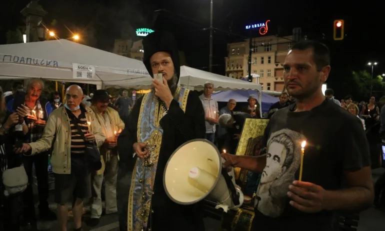 Отлъченият Дионисий бил отвратен от Манолова, защото ходи след Радев - Tribune.bg