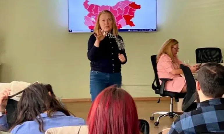 Агитация в университета - бившата правосъдна министърка от ДБ нарушава закона - Tribune.bg