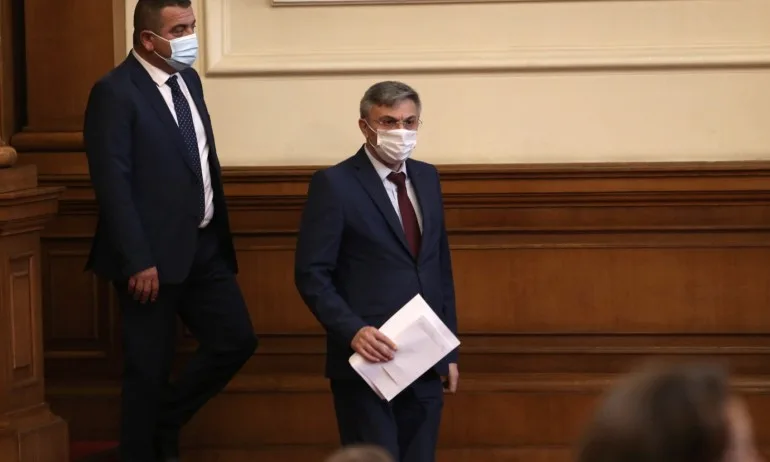 Карадайъ обяви, че президентът се е самозабравил и прокарва президентска република - Tribune.bg