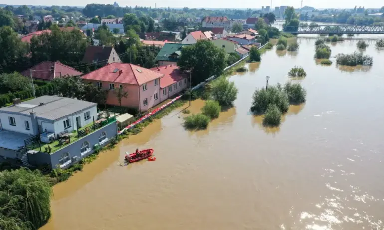 Европа бавно се измъква от хватката на бурята "Борис"