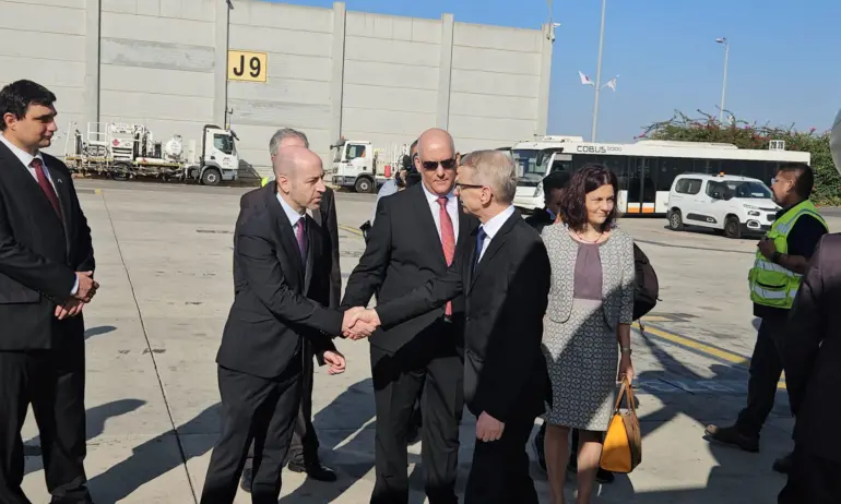 Денков и Габриел пристигнаха в Израел - Tribune.bg