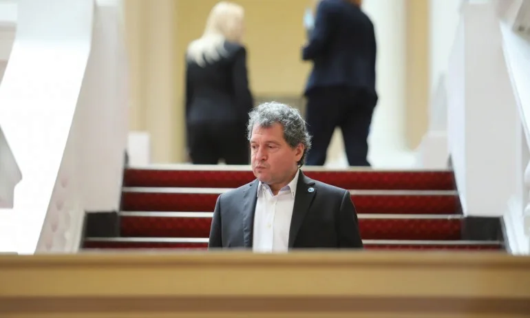 Тошко Йорданов дава списък на Кацаров, твърди че ваксините причиняват инсулт - Tribune.bg