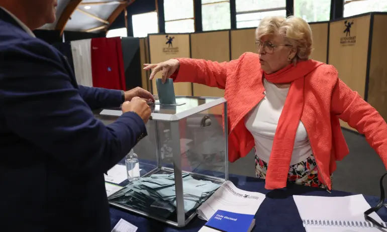 Франция с рекордна избирателна активност до обяд на парламентарния вот 