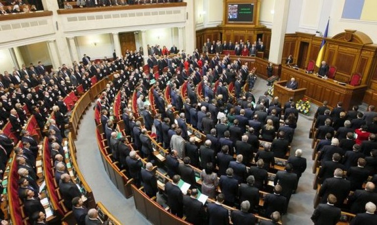 Украйна разреши носенето на огнестрелно оръжие от цивилни - Tribune.bg