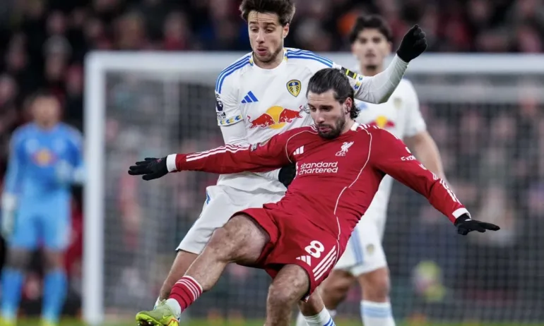 Илия Груев игра 80 минути за 1:1 срещу Манчестър Юнайтед - Tribune.bg