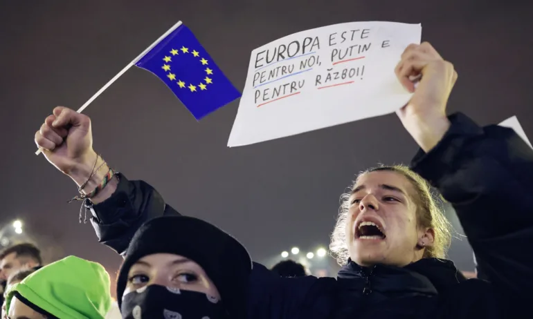 Протест срещу първото място на Джорджеску в президентския вот, Румъния обмисля да забрани TikTok - Tribune.bg