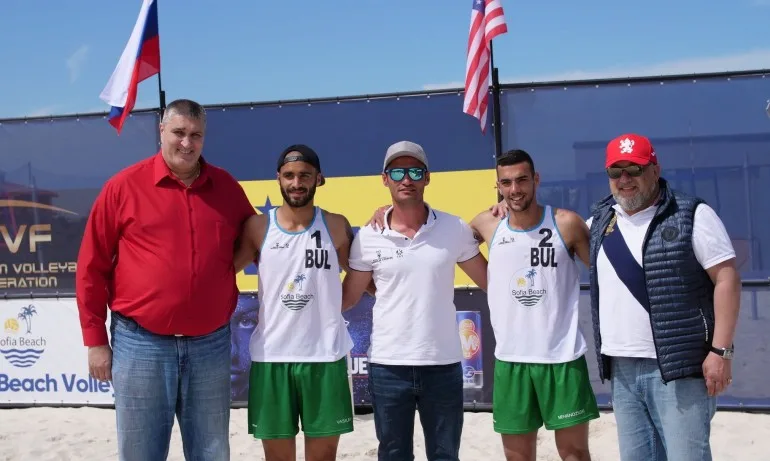Любо Ганев и Красен Кралев на FIVB турнир по плажен волейбол - Tribune.bg