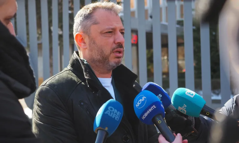 Добрев: Протестът пред Дома на Европа беше финансиран - Tribune.bg