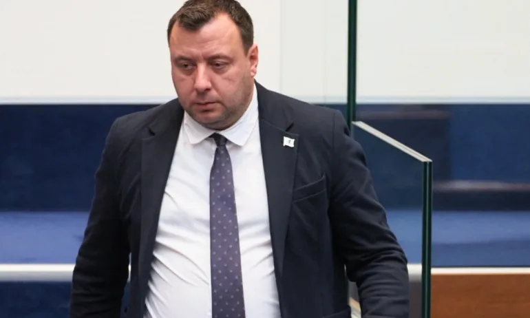 Възраждане с предложение страната ни да внася нефт и нефтопродукти от Русия - Tribune.bg
