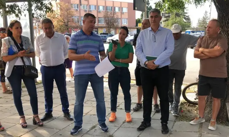 Кметът на р-н Връбница Младен Младенов проведе среща с гражданите - Tribune.bg
