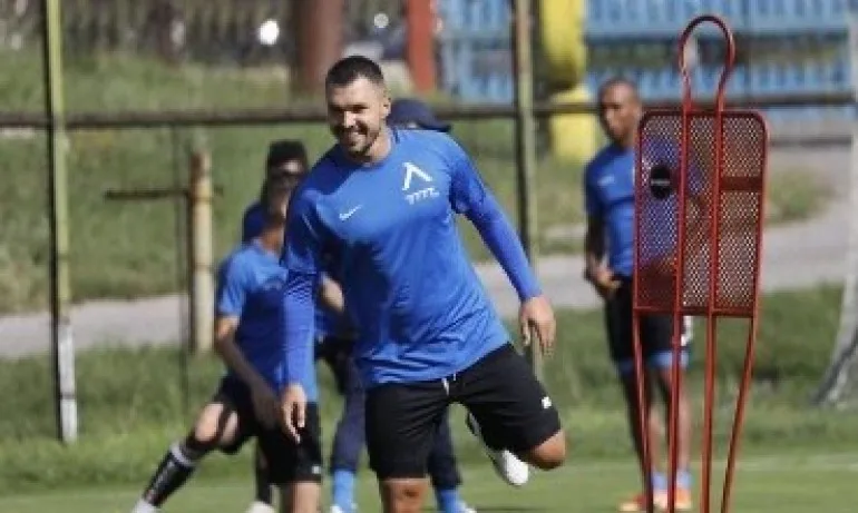 Валери Божинов тренира с Левски - Tribune.bg