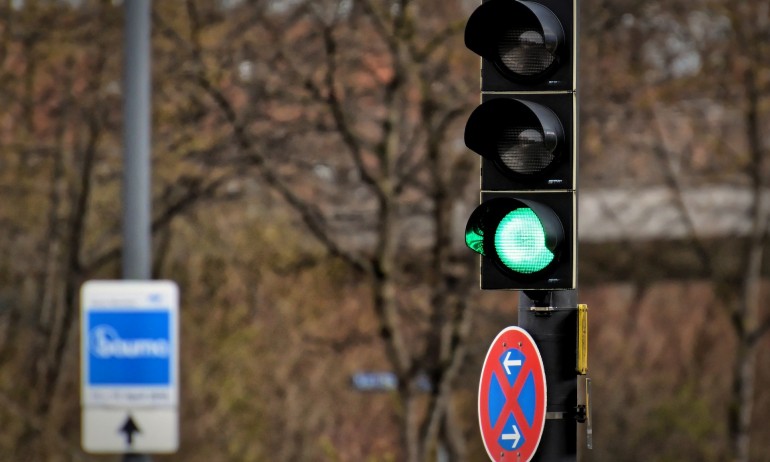 ИПБ: Мигащата зелена светлина на светофарите намали катастрофите в София наполовина - Tribune.bg