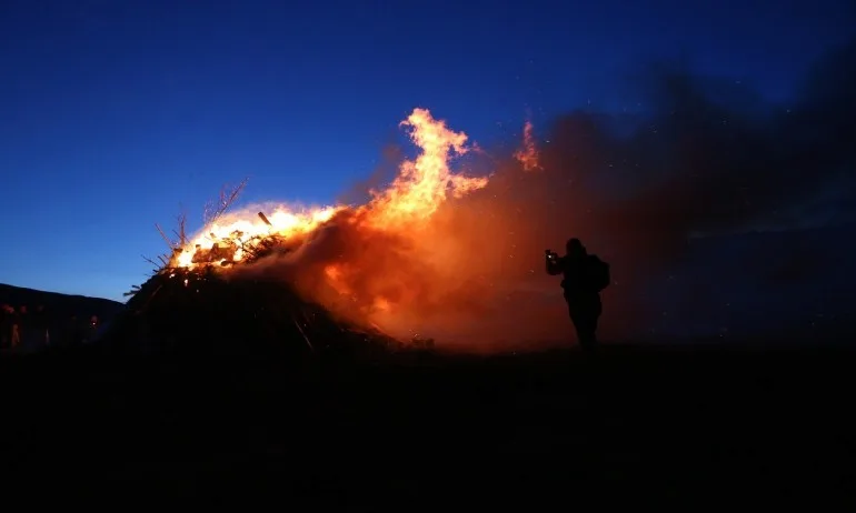 Детска игра с огън причини пожари в две къщи в Плевенско - Tribune.bg
