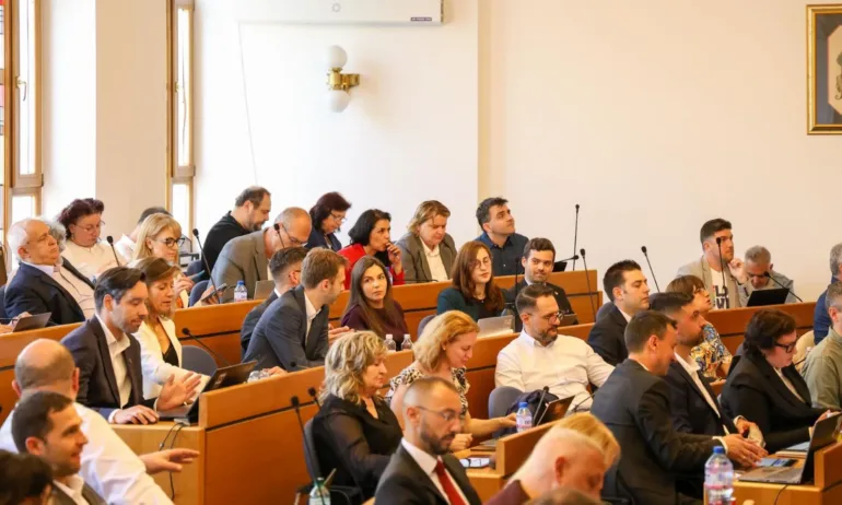 На живо заседание на СОС за кризата с боклука на София - 09.10.2025 г. - Tribune.bg