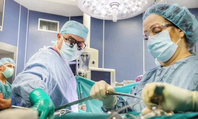 Лекари от ВМА и Пирогов спасиха бебе с рядък тумор - Tribune.bg