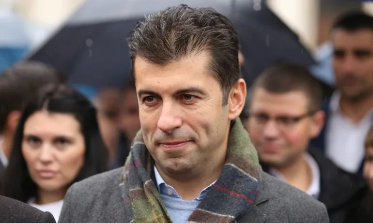 КС решава по казуса с двойното гражданството на Кирил Петков - Tribune.bg