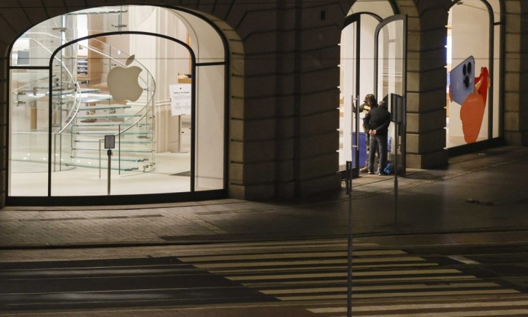 Българин е бил сред заложниците в магазин в Амстердам - Tribune.bg