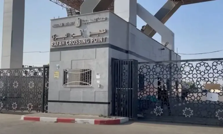 Ограничена евакуация: Тълпи чужденци, сред които българи, в опит да напуснат Газа - Tribune.bg