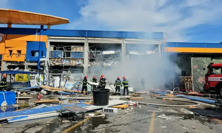 Десетки ранени при силна експлозия в търговски център в Румъния 
