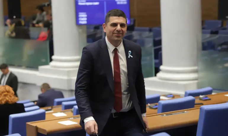 Депутатът от ПП-ДБ Ивайло Мирчев заподозя, че Румен Радев саботира