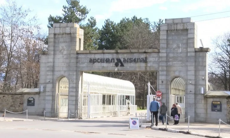 Работник с изгаряния след трудова злополука в завод Арсенал - Tribune.bg