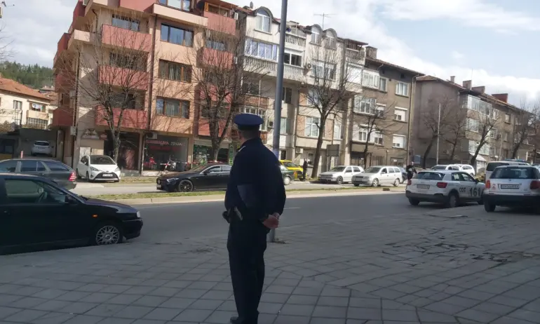 Като на кино: Въоръжени и маскирани мъже обраха казино в Благоевград - Tribune.bg