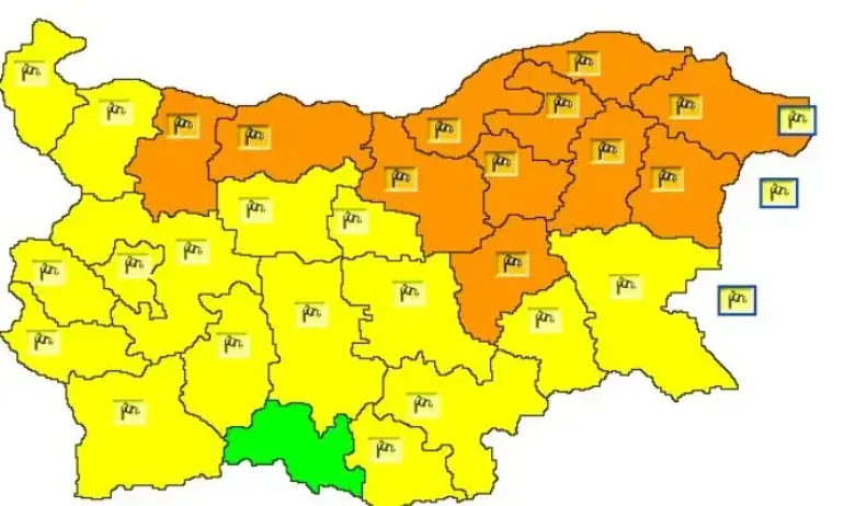 Жълт и оранжев код за силен вятър в почти цяла България - Tribune.bg