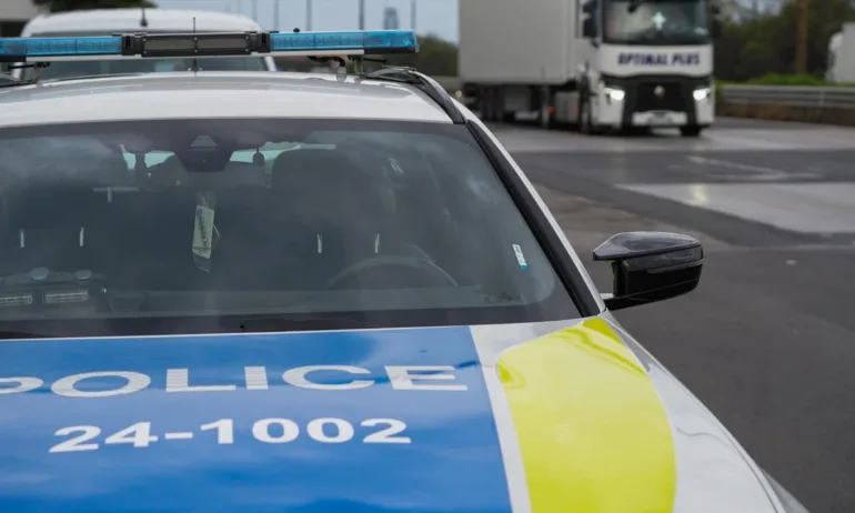 Полицаи помогнаха мъж с инфаркт в задръстване на АМ Хемус - Tribune.bg