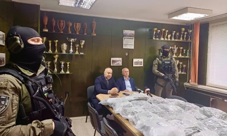 ГДБОП арестува четирима с 145 кг канабис при спецоперация в три области (ВИДЕО/СНИМКИ) - Tribune.bg