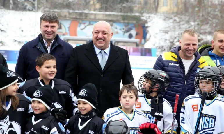 Ледената пързалка Юнак отвори врати за любителите на ледените спортове - Tribune.bg