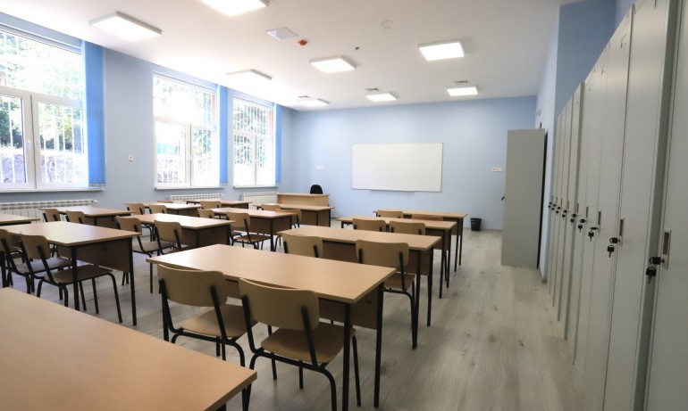 Големите ученици се връщат в клас без тестване, но при 50% зелени сертификати в паралелка - Tribune.bg