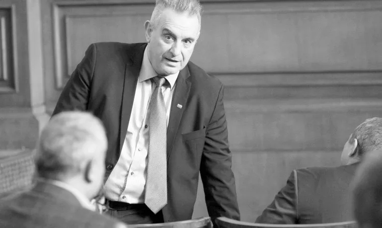 Симеонов: Валентин Касабов загуби срещу коронавируса, а България загуби истински патриот - Tribune.bg