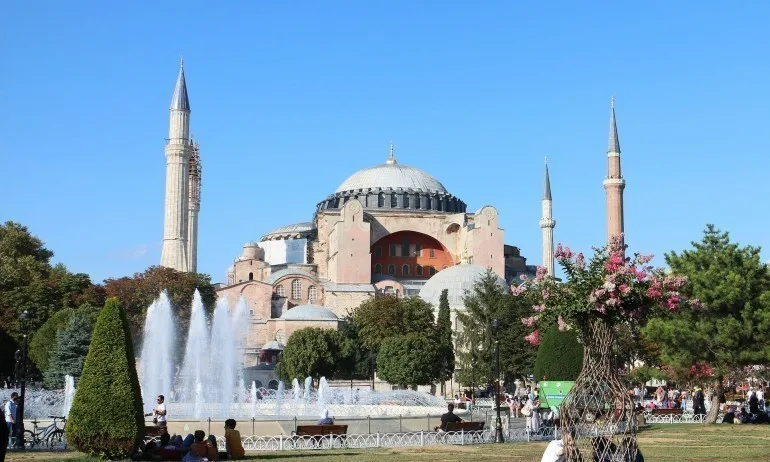 БПЦ подготвя позиция за плановете Света София в Истанбул да стане джамия - Tribune.bg