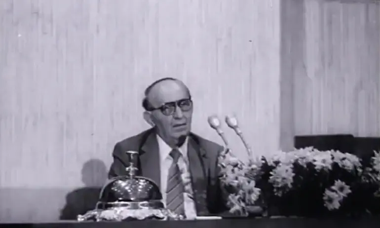 34 години от падането на комунистическия режим - Tribune.bg