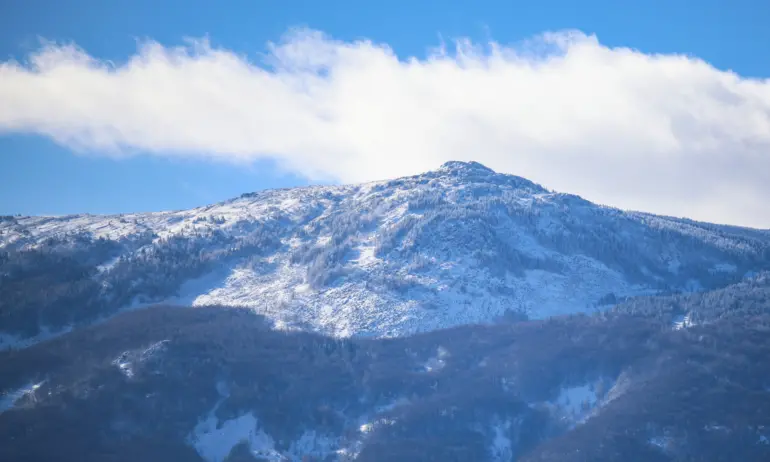 Висока е лавинната опасност в планините днес, съобщиха за БТА