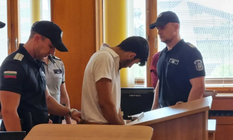 Сириецът, убил двама полицаи в Бургас с претъпкан рейс с мигранти, се оказа пълнолетен - Tribune.bg