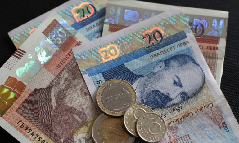 Банките започнаха да вдигнат лихвите по депозитите - Tribune.bg