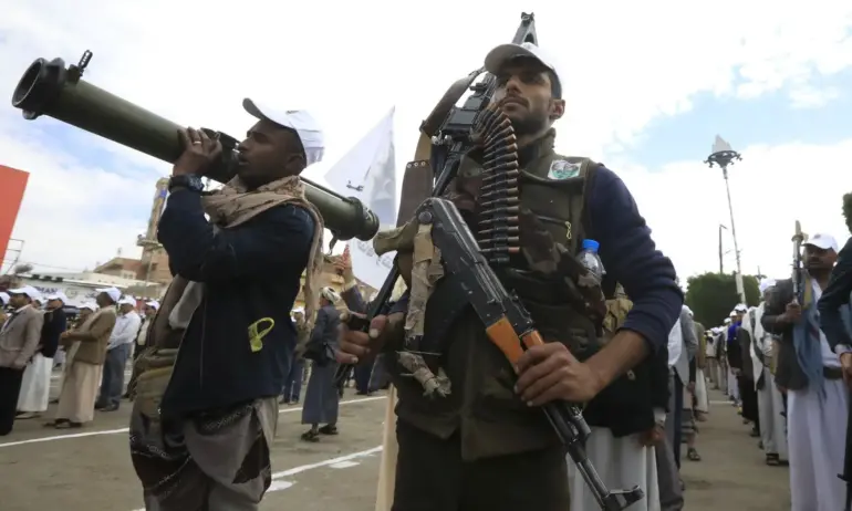 Гръцки кораб беше атакуван с ракети край бреговете на Йемен - Tribune.bg